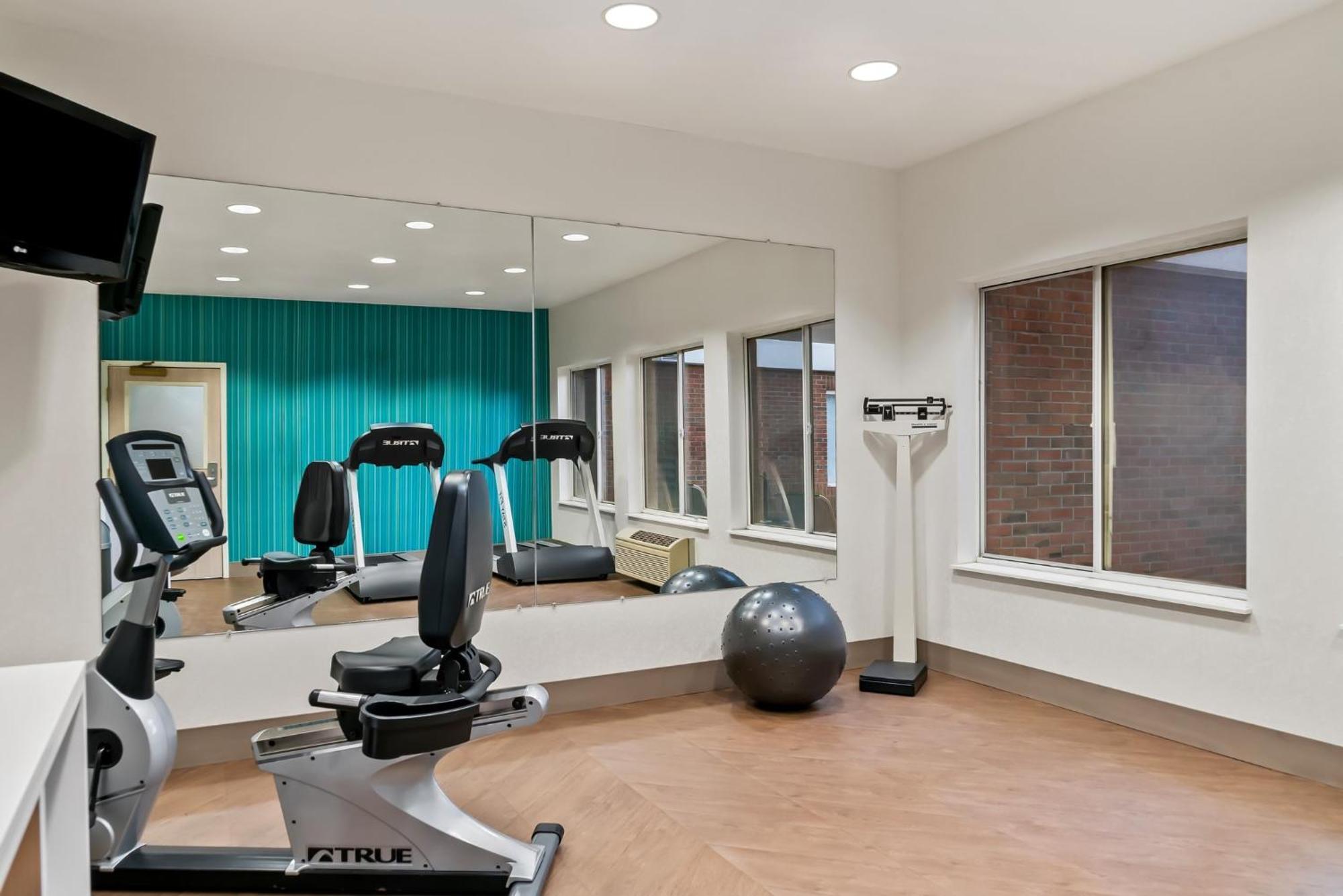 Holiday Inn Express Hotel & Suites Marion By Ihg Екстер'єр фото