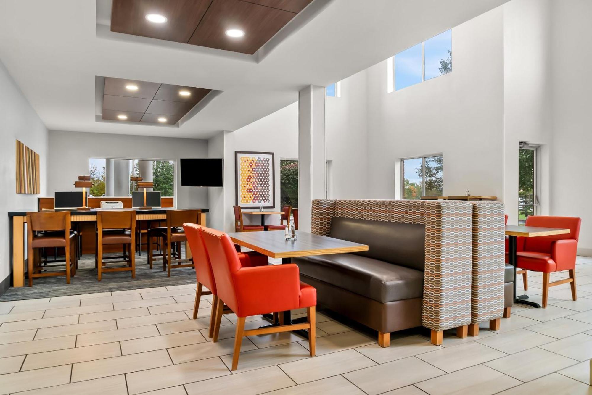 Holiday Inn Express Hotel & Suites Marion By Ihg Екстер'єр фото