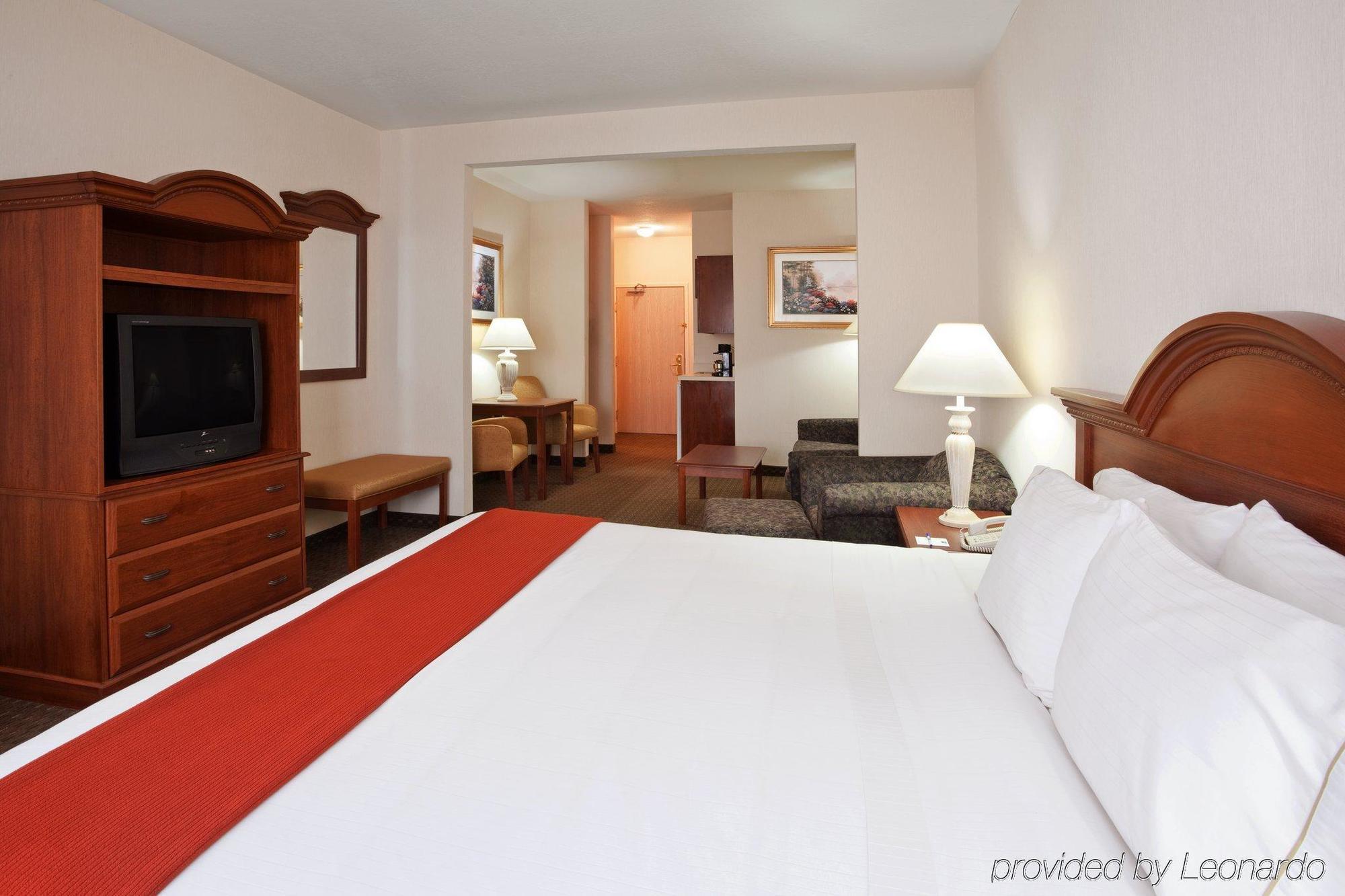 Holiday Inn Express Hotel & Suites Marion By Ihg Номер фото