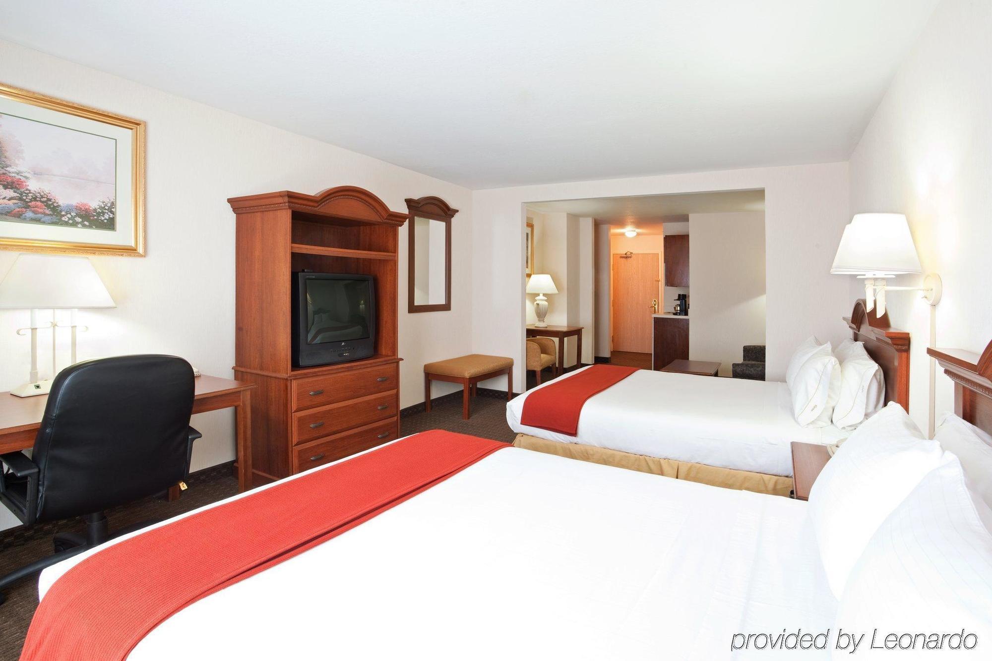 Holiday Inn Express Hotel & Suites Marion By Ihg Номер фото