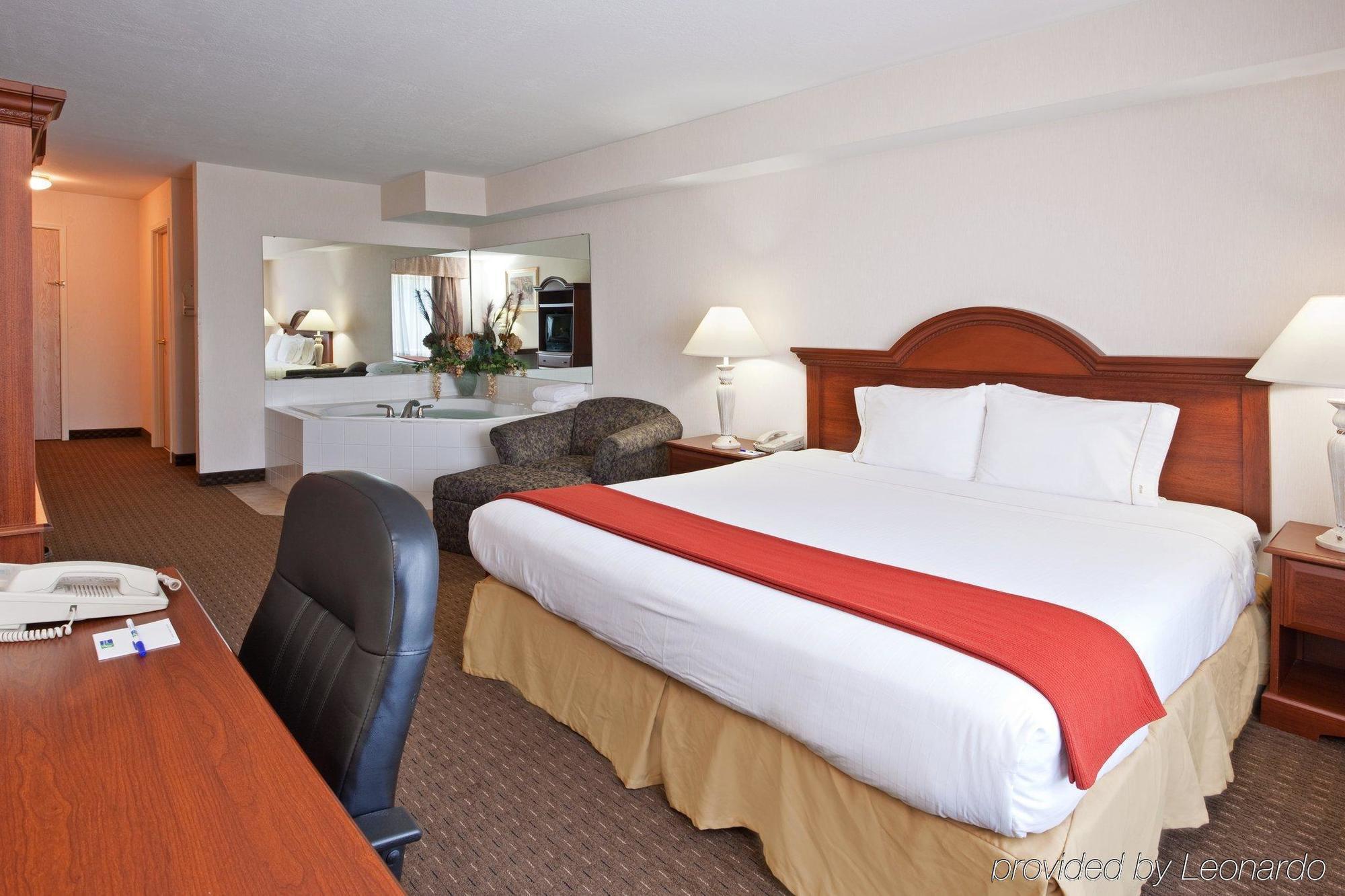 Holiday Inn Express Hotel & Suites Marion By Ihg Номер фото